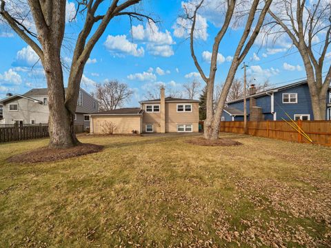 Tiny photo for 925 N Pecos Avenue, Mount Prospect, IL 60056 (MLS # 12570964)