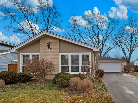 Photo of 925 N Pecos Avenue, Mount Prospect, IL 60056 (MLS # 12570964)