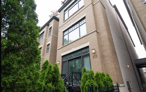 Photo of 708 W Schubert Avenue #B, Chicago, IL 60614 (MLS # 12751112)