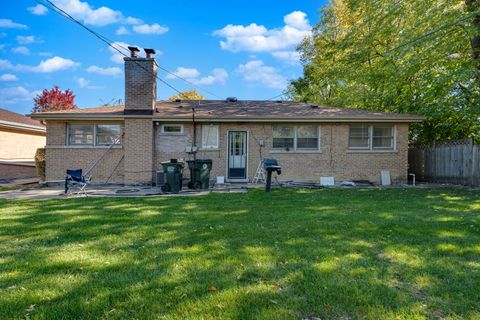 Tiny photo for 7330 N Kilbourn Avenue, Lincolnwood, IL 60712 (MLS # 12500189)