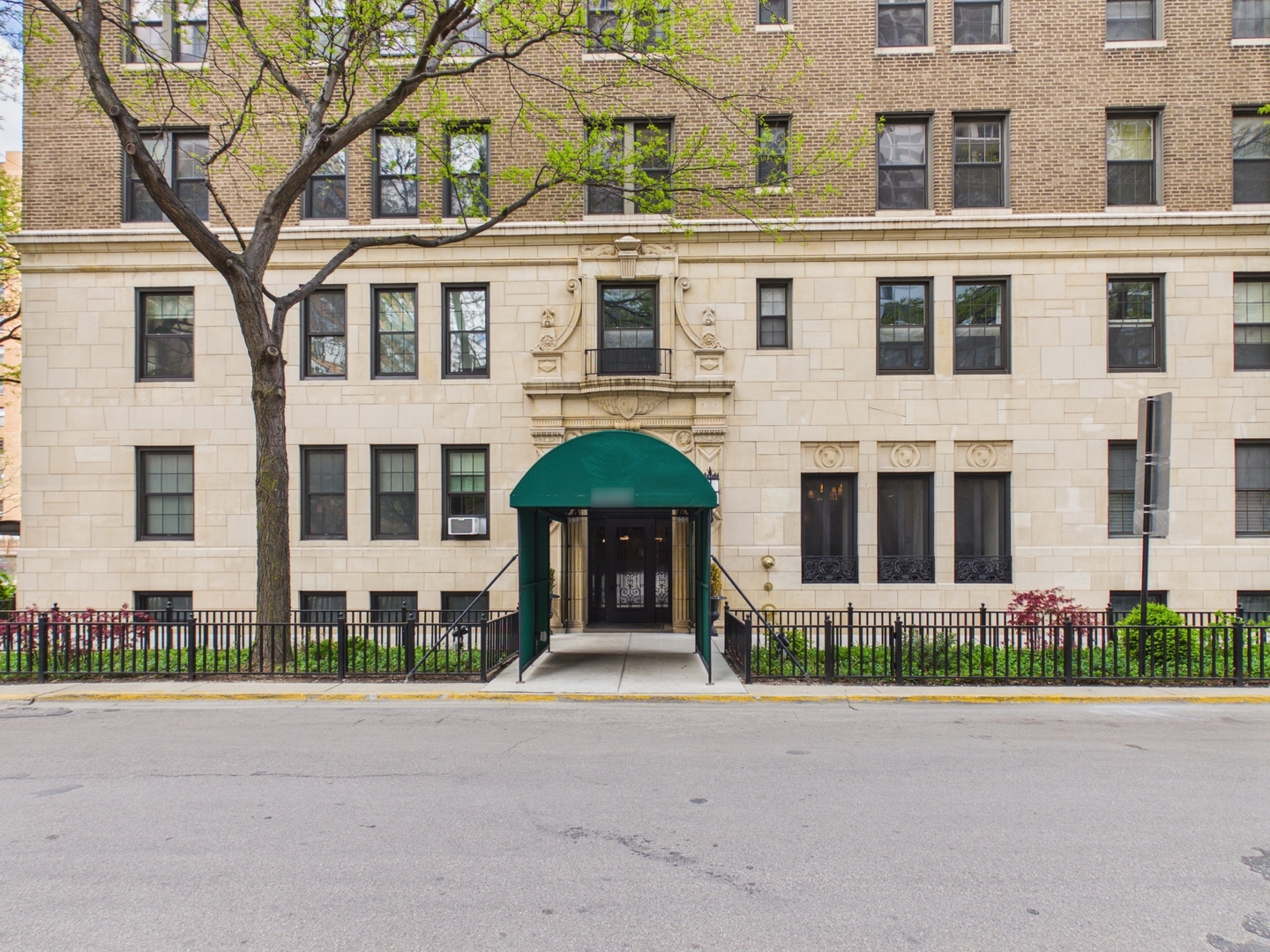 6101 N Sheridan Road 1A