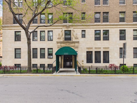 Tiny photo for 6101 N Sheridan Road #1A, Chicago, IL 60660 (MLS # 12641684)