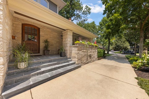 Tiny photo for 580 Lee Street, Glen Ellyn, IL 60137 (MLS # 12706251)