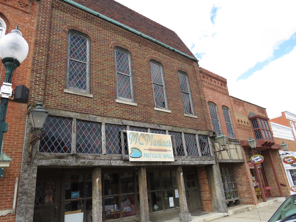 110-112 W WASHINGTON Street