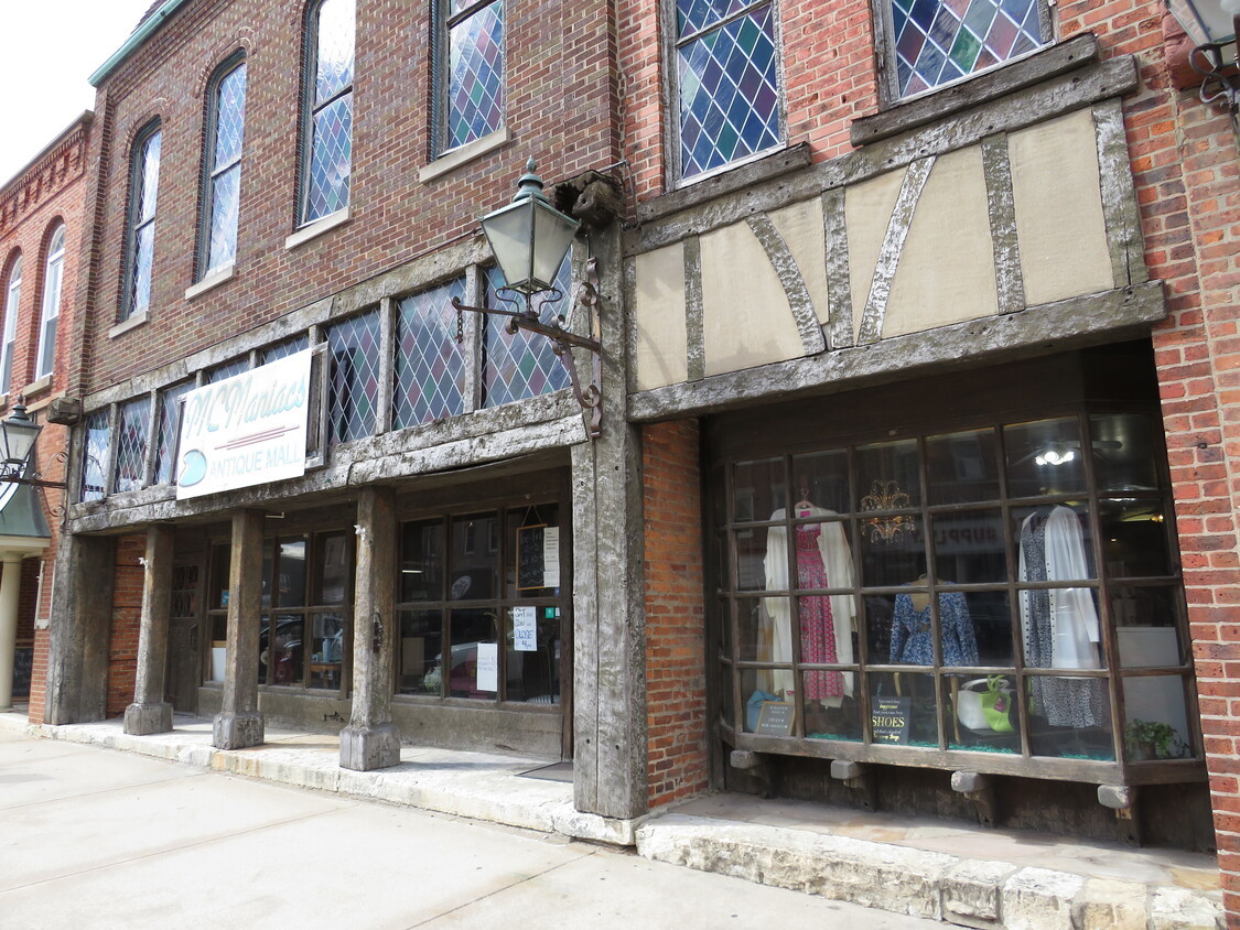 110-112 W WASHINGTON Street