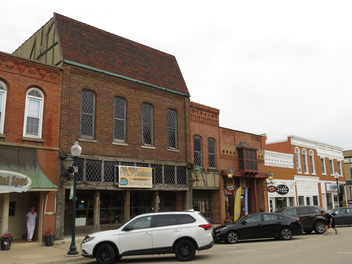 110-112 W WASHINGTON Street