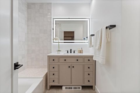 Tiny photo for 39 E Schiller Street #1E, Chicago, IL 60610 (MLS # 12587587)