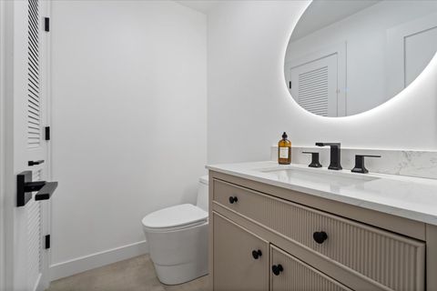 Tiny photo for 39 E Schiller Street #1E, Chicago, IL 60610 (MLS # 12587587)