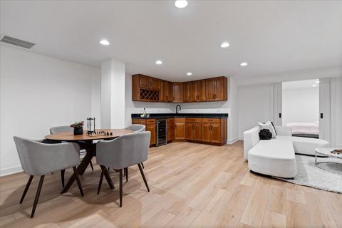 Tiny photo for 39 E Schiller Street #1E, Chicago, IL 60610 (MLS # 12587587)