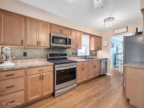 Tiny photo for 877 Manchester Course, Geneva, IL 60134 (MLS # 12662208)
