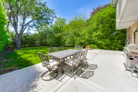 Tiny photo for 9448 N Oak Avenue, Des Plaines, IL 60016 (MLS # 12665692)