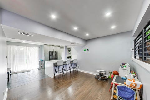 Tiny photo for 9448 N Oak Avenue, Des Plaines, IL 60016 (MLS # 12665692)