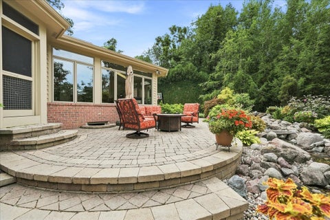 Tiny photo for 39 Edinburgh Street, Valparaiso, IN 46385 (MLS # 12796565)