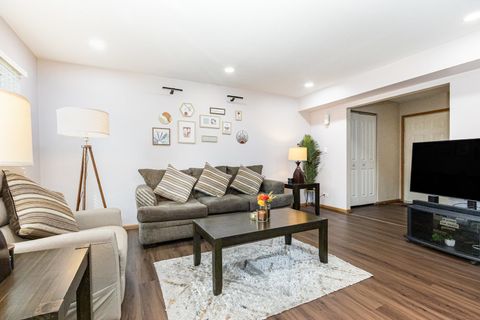 Tiny photo for 1201 Oak Ridge Drive, Streamwood, IL 60107 (MLS # 12489607)
