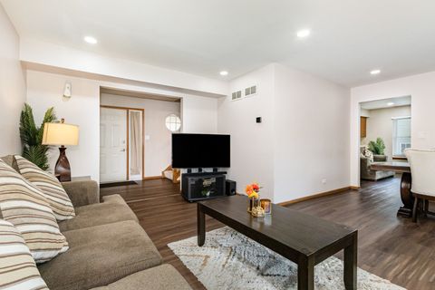 Tiny photo for 1201 Oak Ridge Drive, Streamwood, IL 60107 (MLS # 12489607)