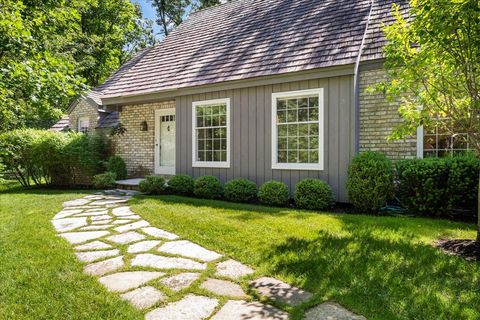Tiny photo for 14 Bristol Court, Lincolnshire, IL 60069 (MLS # 12684062)