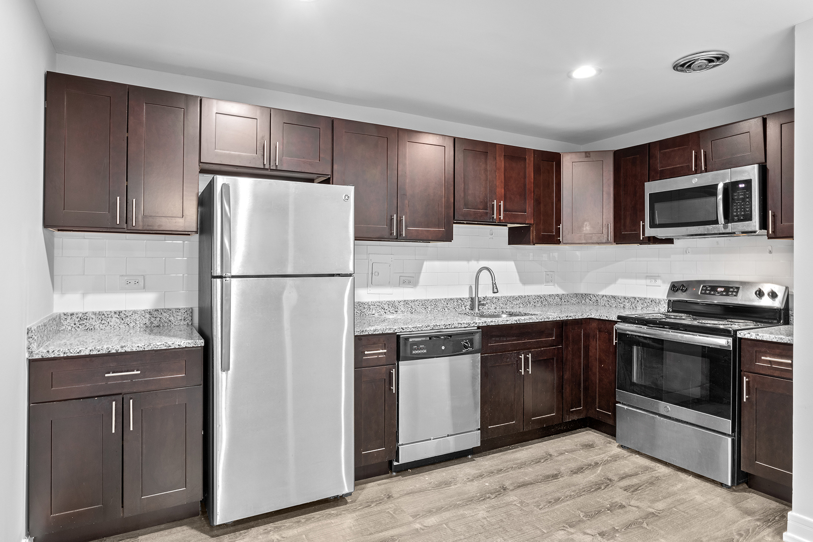 6029 N Winthrop Avenue 305