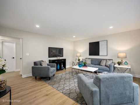 Tiny photo for 932 N Wheeling Road, Mount Prospect, IL 60056 (MLS # 12513749)