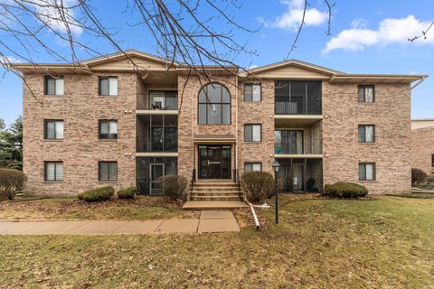 Photo of 4926 134TH Street #204, Crestwood, IL 60418 (MLS # 12583490)