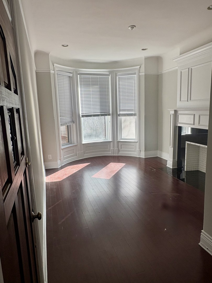 12 W Chestnut Street 3