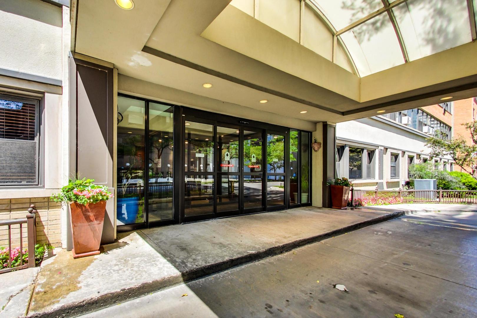 6030 N Sheridan Road 1007