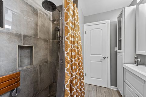 Tiny photo for 6139 W Gunnison Street, Chicago, IL 60630 (MLS # 12636576)