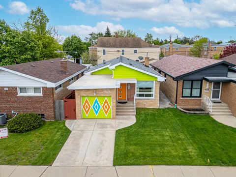 Tiny photo for 6139 W Gunnison Street, Chicago, IL 60630 (MLS # 12636576)