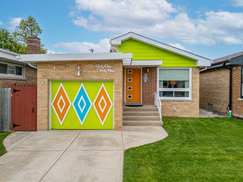 Photo of 6139 W Gunnison Street, Chicago, IL 60630 (MLS # 12636576)