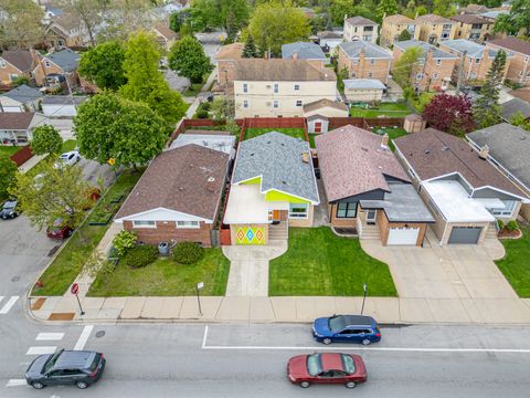 Tiny photo for 6139 W Gunnison Street, Chicago, IL 60630 (MLS # 12636576)