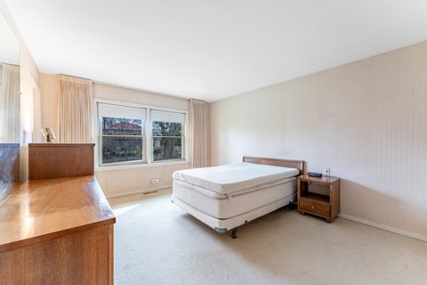 Tiny photo for 3835 W Jarlath Street, Lincolnwood, IL 60712 (MLS # 12584569)