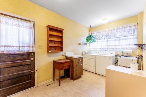 Tiny photo for 3835 W Jarlath Street, Lincolnwood, IL 60712 (MLS # 12584569)