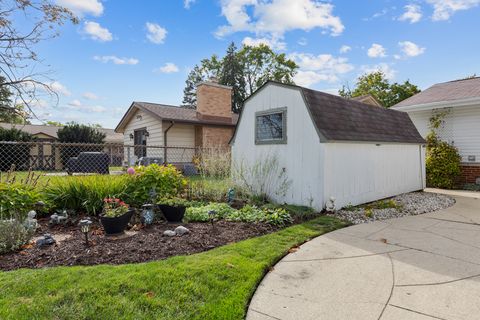 Tiny photo for 851 Crest Avenue, Elk Grove Village, IL 60007 (MLS # 12540705)