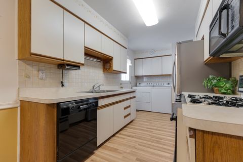 Tiny photo for 851 Crest Avenue, Elk Grove Village, IL 60007 (MLS # 12540705)