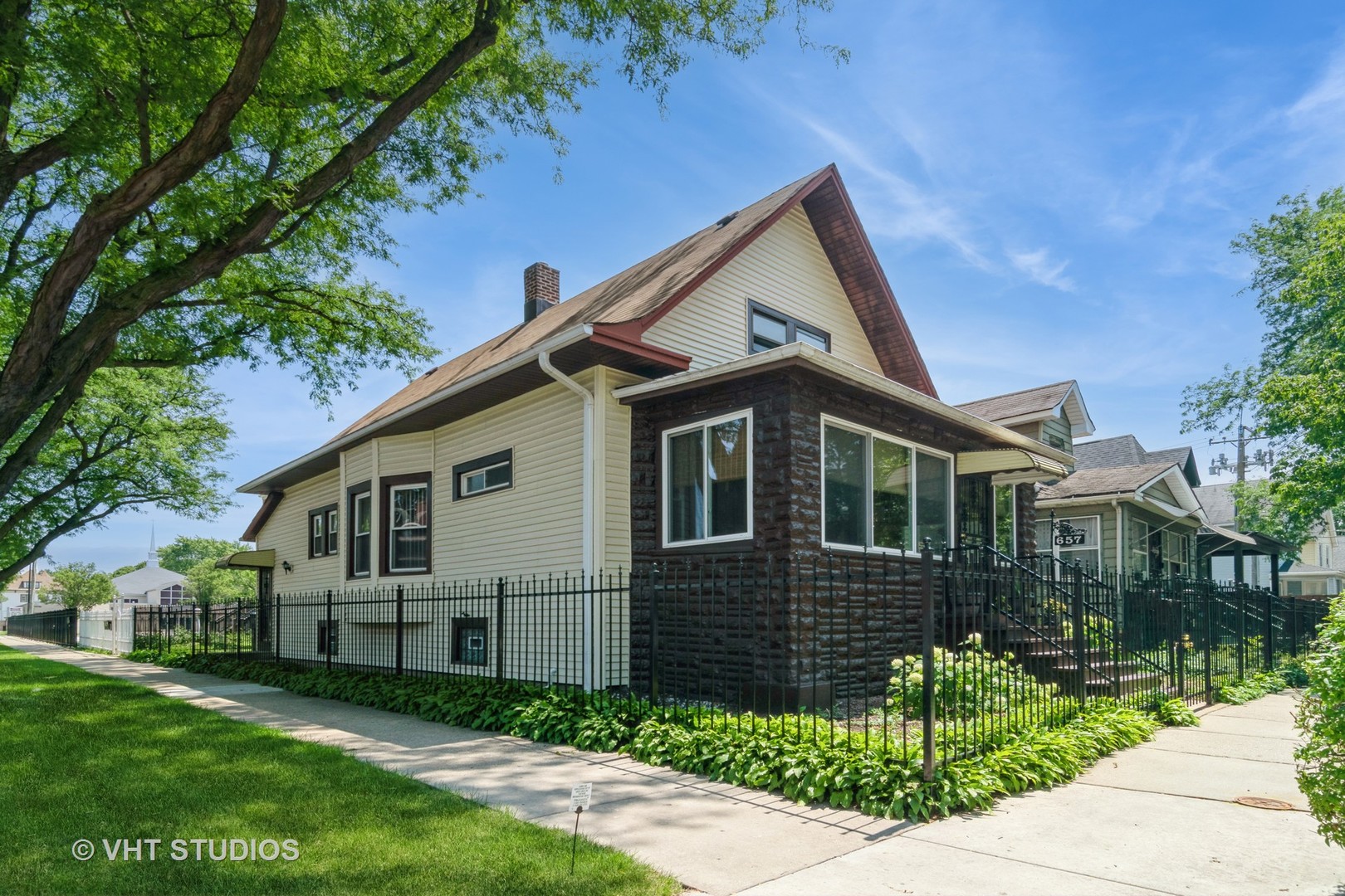 657 N Waller Avenue
