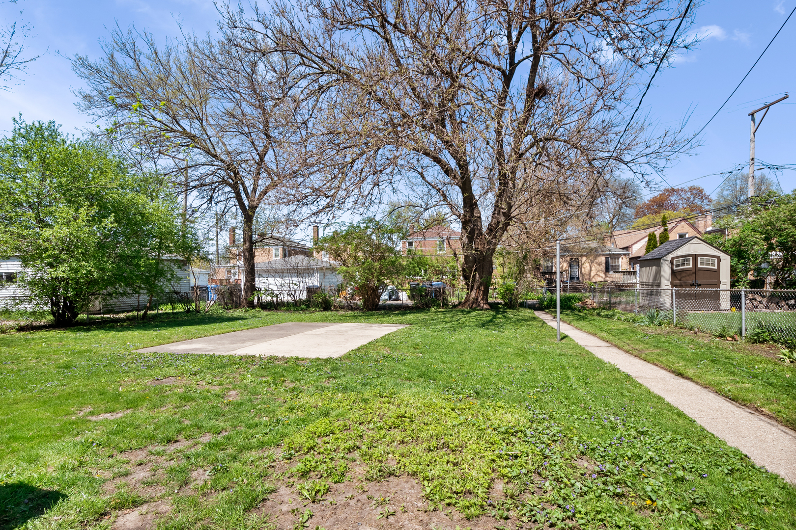 2734 W Fargo Avenue