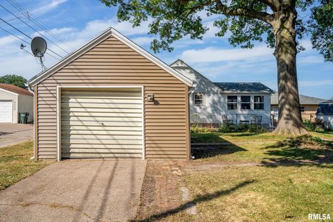 Tiny photo for 1922 N PINE Street, Davenport, IA 52804 (MLS # QC4267814)