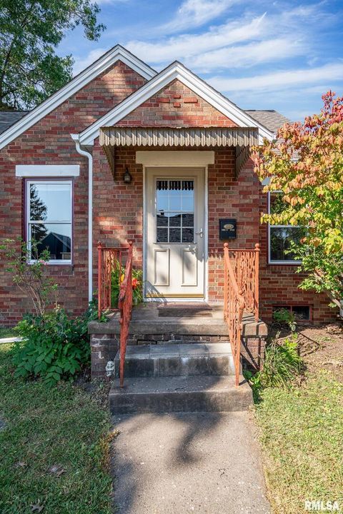 Tiny photo for 1922 N PINE Street, Davenport, IA 52804 (MLS # QC4267814)