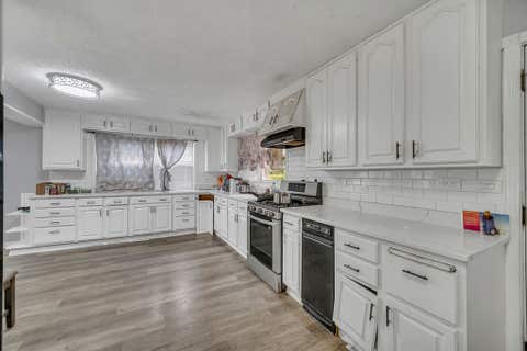 Tiny photo for 421 E COURTLAND Street, Mundelein, IL 60060 (MLS # 12702556)