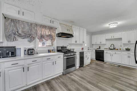 Tiny photo for 421 E COURTLAND Street, Mundelein, IL 60060 (MLS # 12702556)
