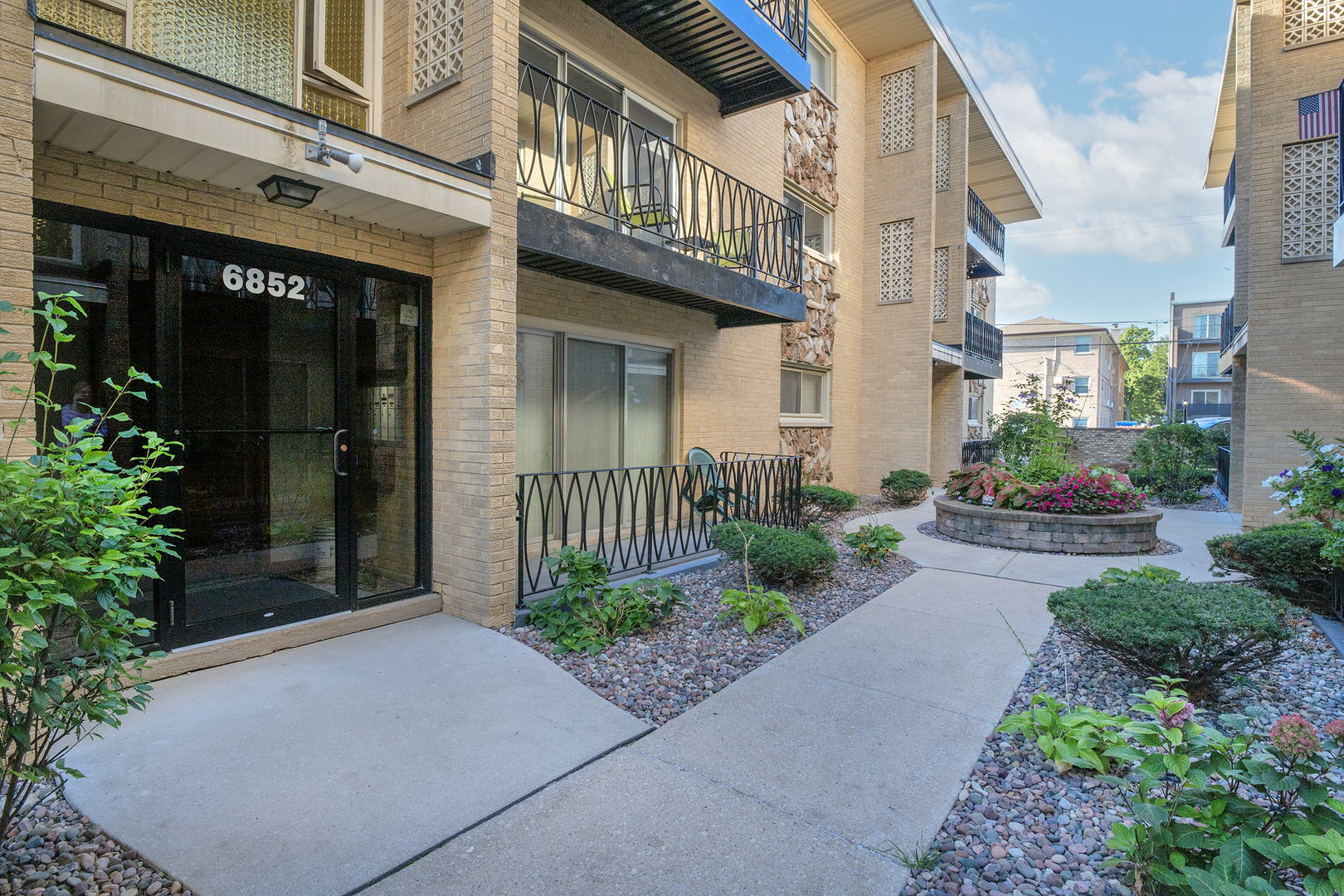 6852 N Northwest Highway 2B