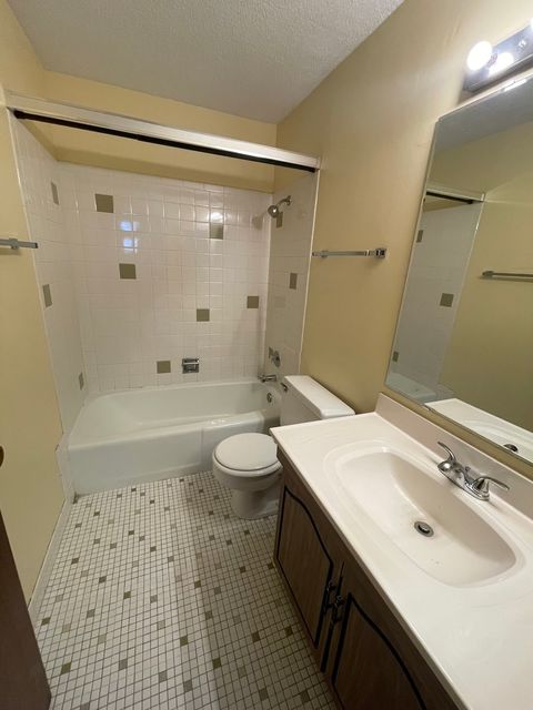 Tiny photo for 2222 S Stewart Avenue #5C, Lombard, IL 60148 (MLS # 12463028)