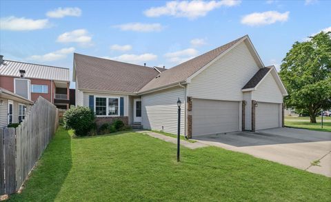 Photo of 803 PRESTWICK Point, Champaign, IL 61822 (MLS # 12441482)