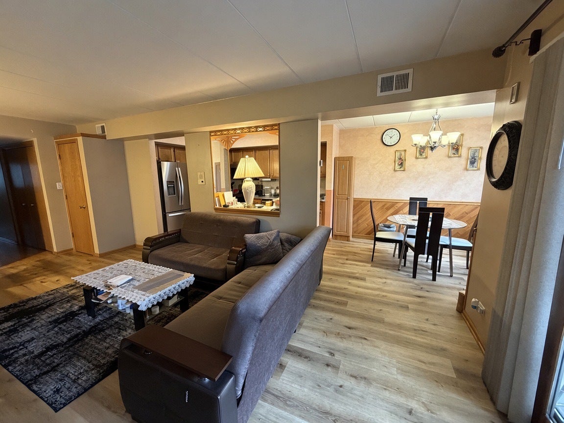 9211 S Roberts Road 1B
