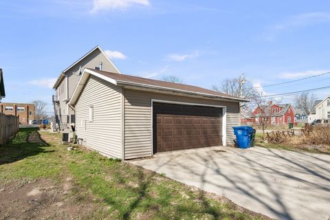 Tiny photo for 621 S Birchwood Avenue, Davenport, IA 52802 (MLS # 12613594)