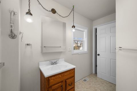 Tiny photo for 621 S Birchwood Avenue, Davenport, IA 52802 (MLS # 12613594)