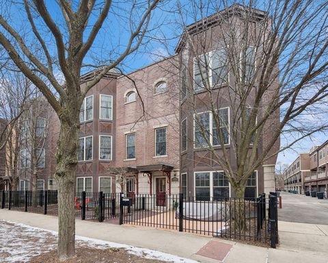 3021 W Cornelia Avenue Chicago IL 60618
