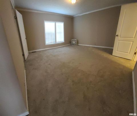 Tiny photo for 16035 Caplinger Pond Road, Marion, IL 62959 (MLS # EB459695)