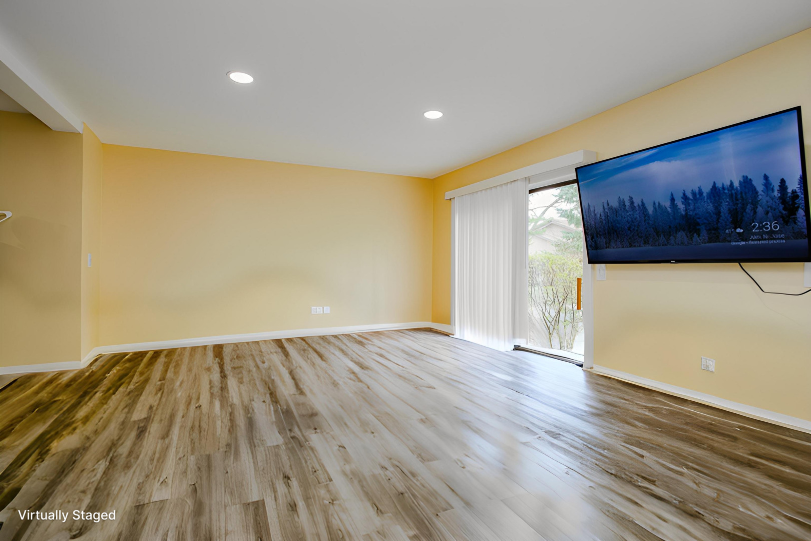 211 W Hanover Place