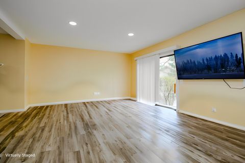 Tiny photo for 211 W Hanover Place, Mount Prospect, IL 60056 (MLS # 12450629)