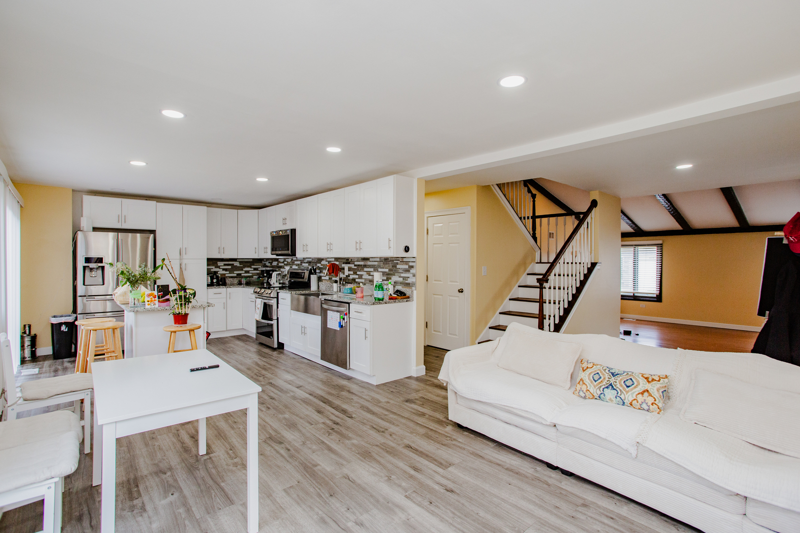 211 W Hanover Place